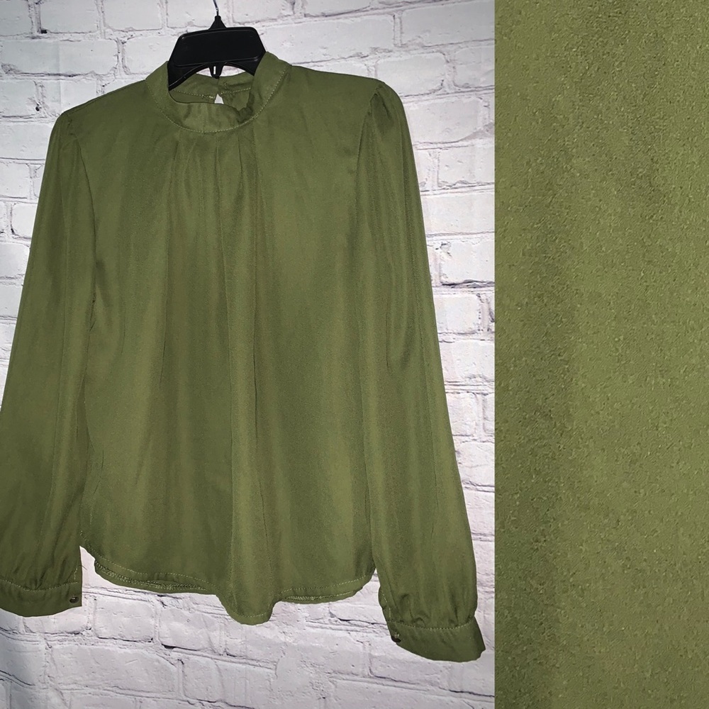 Tag-Less Women’s Long-Sleeve Blouse (Looks like L)